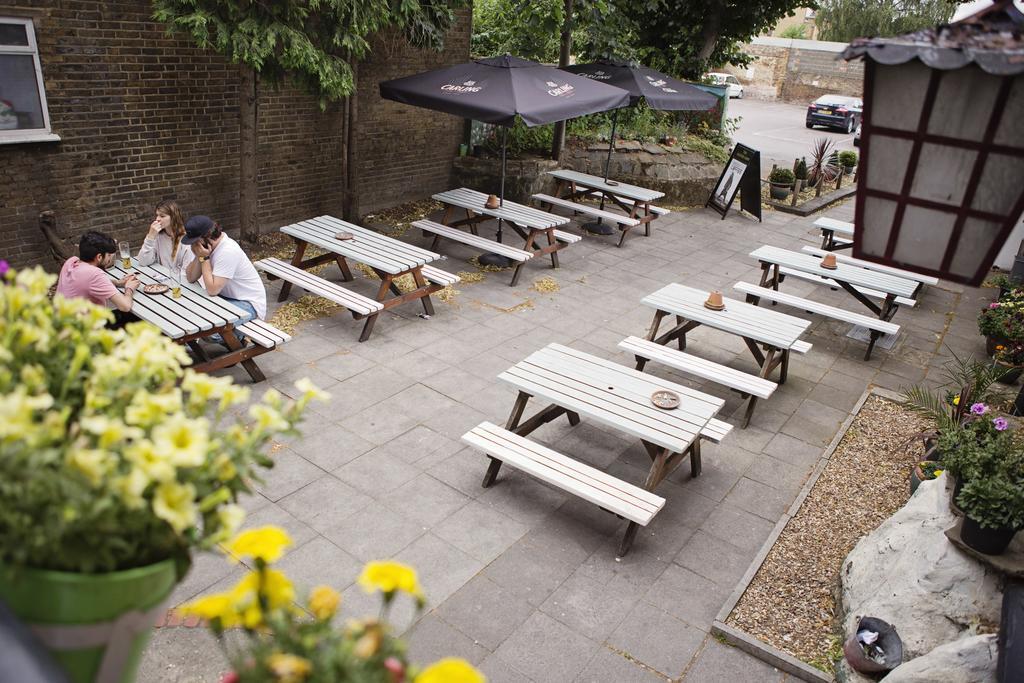The Milford Arms Otel Hounslow Dış mekan fotoğraf