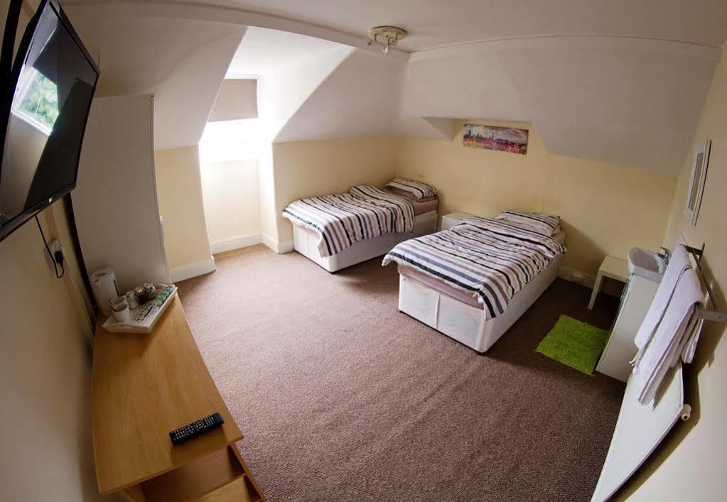 The Milford Arms Otel Hounslow Dış mekan fotoğraf