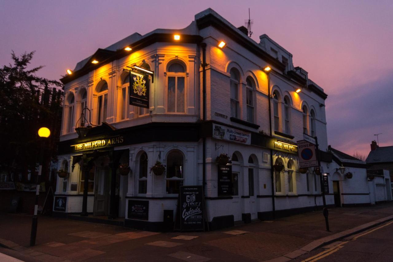 The Milford Arms Otel Hounslow Dış mekan fotoğraf
